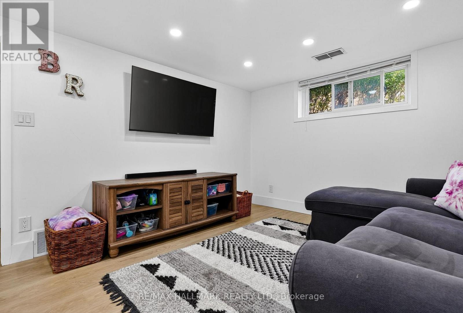 32 Rockwood Drive, Toronto, ON
