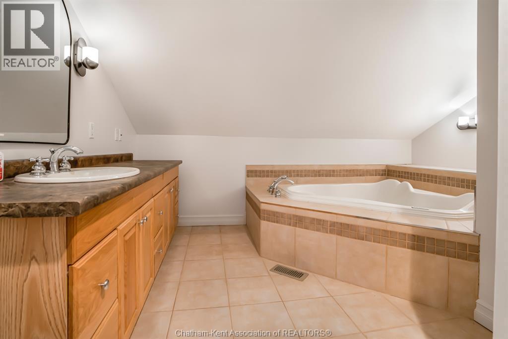 74 University Drive, Chatham, ON