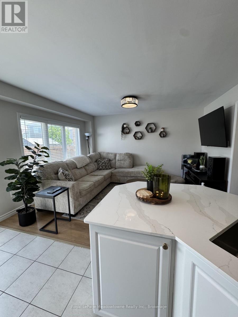 178 West Oak Trail, Kitchener, ON