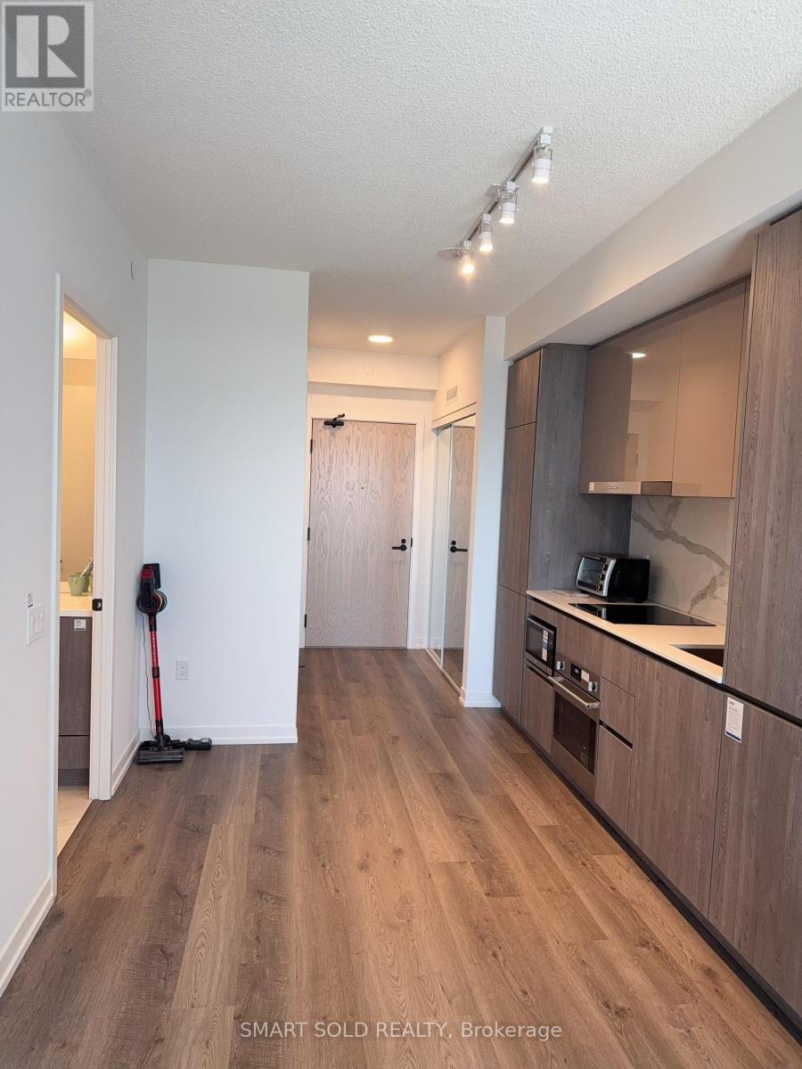 5611 - 8 Interchange Way, Vaughan, ON