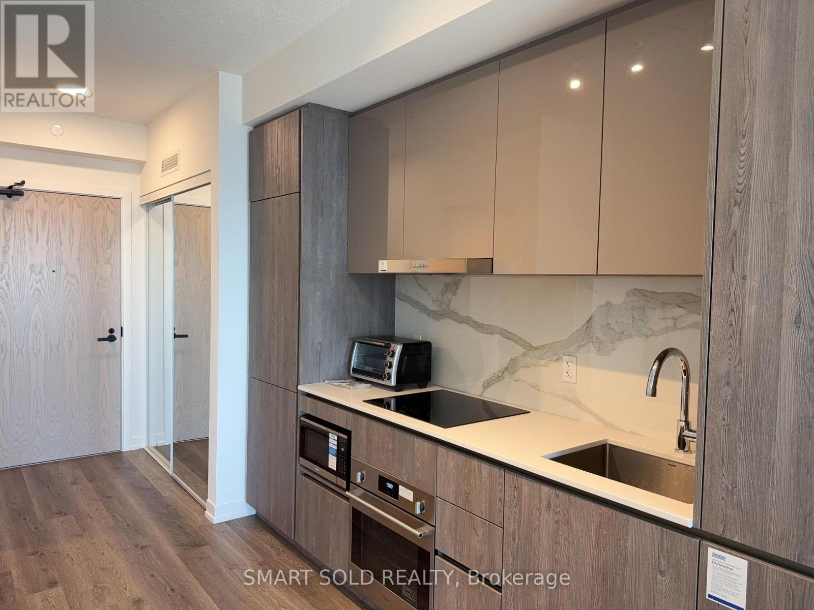 5611 - 8 Interchange Way, Vaughan, ON