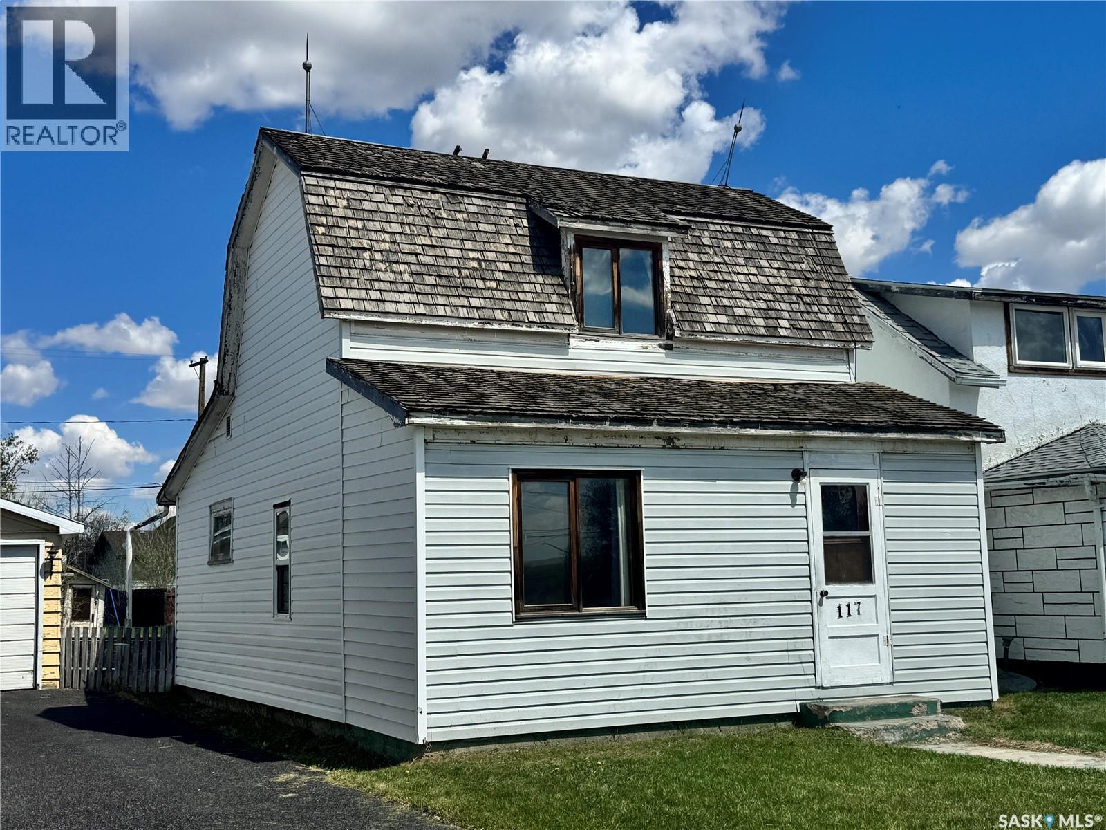 117 2Nd Avenue E, Biggar, SK