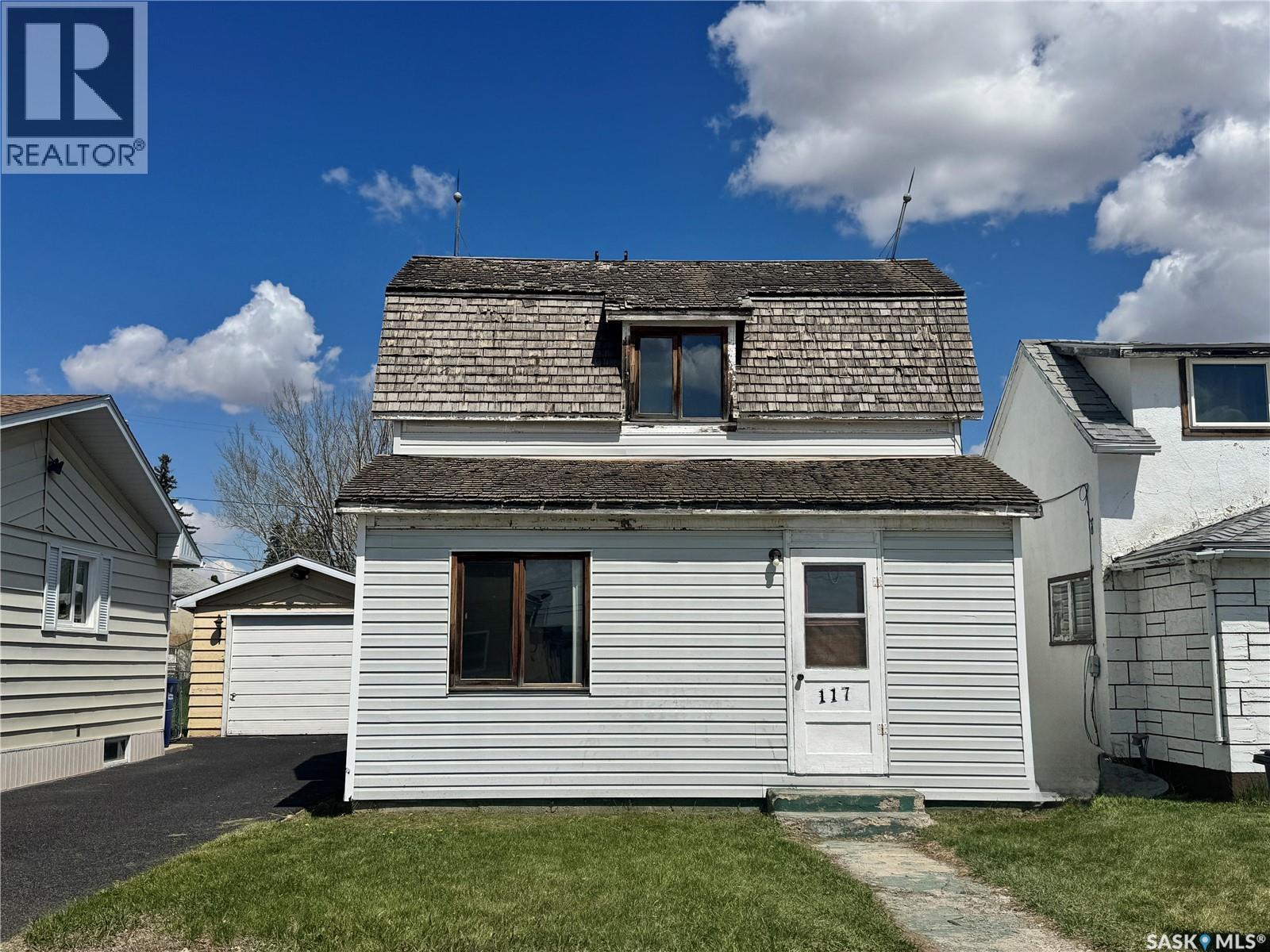 117 2Nd Avenue E, Biggar, SK