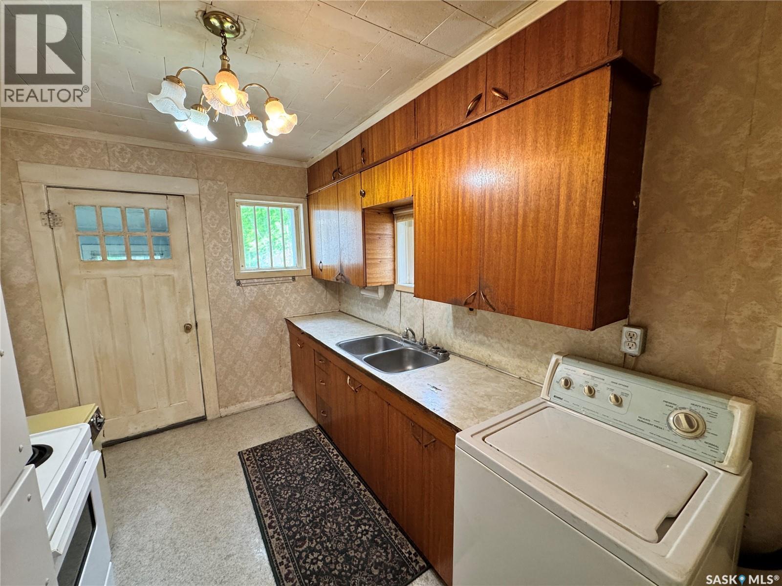 117 2Nd Avenue E, Biggar, SK