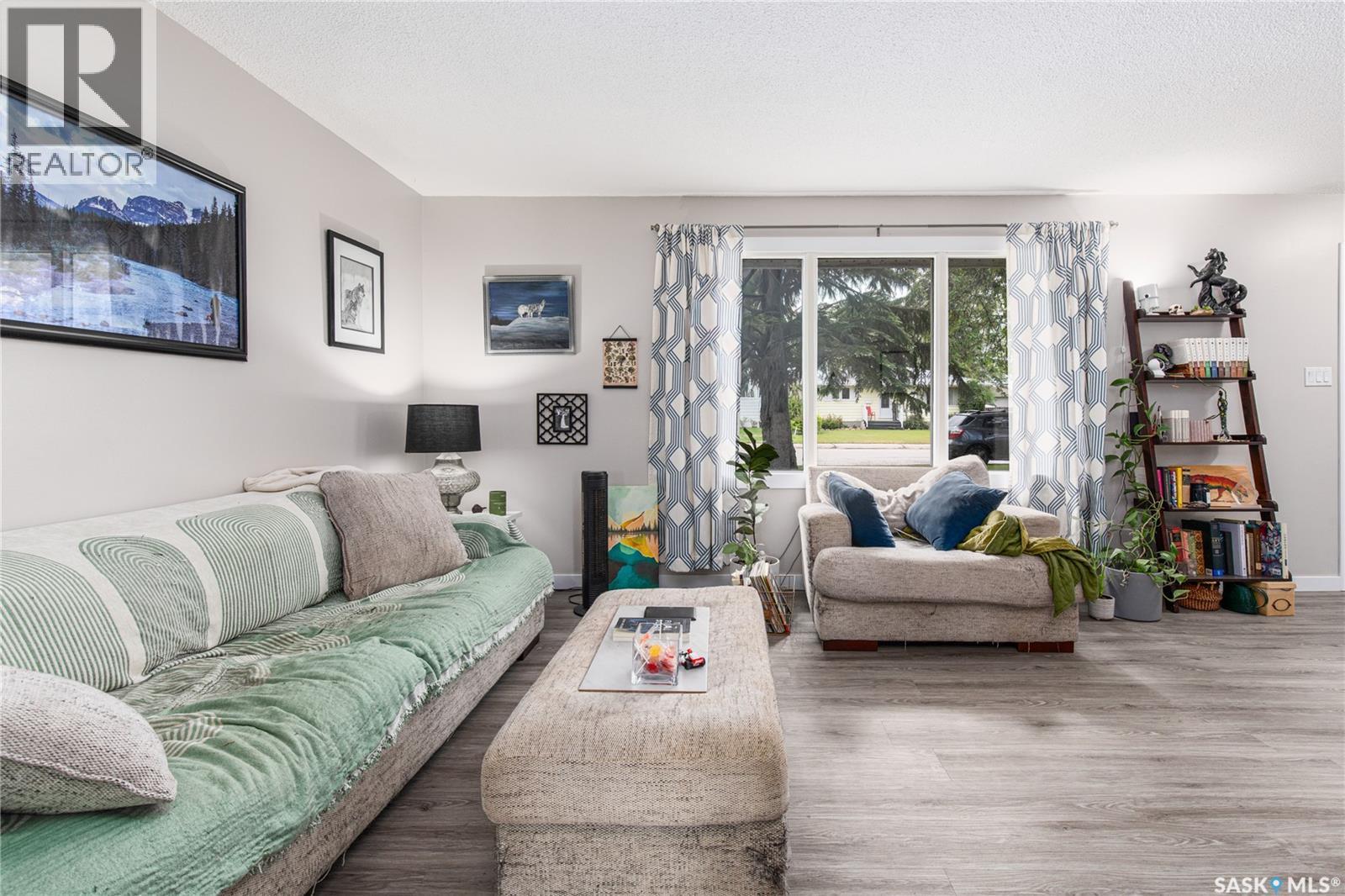 1301 Queen Crescent, Moose Jaw, SK