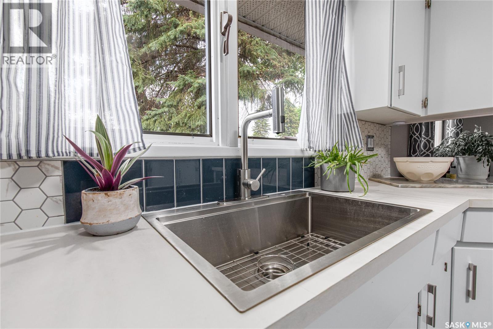 1301 Queen Crescent, Moose Jaw, SK