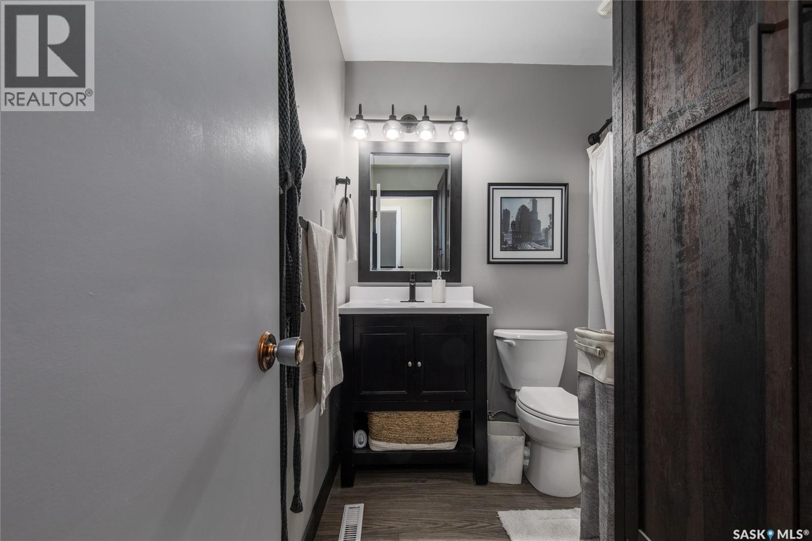 1301 Queen Crescent, Moose Jaw, SK