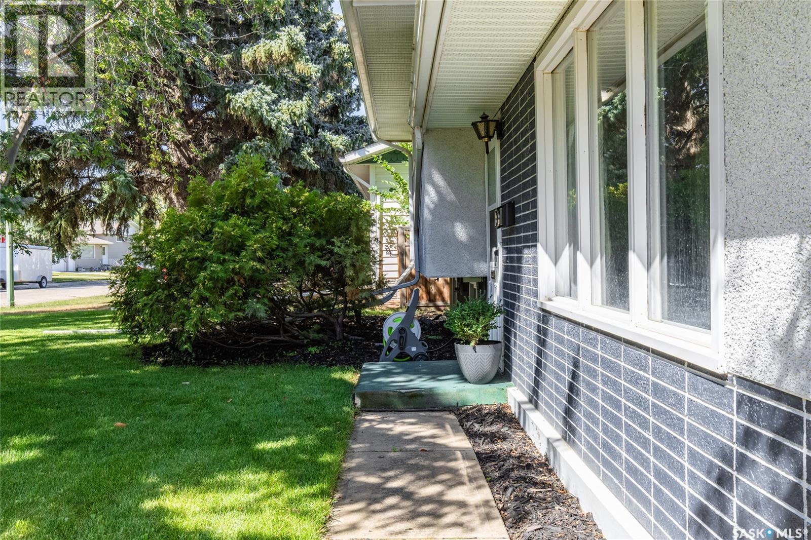 1301 Queen Crescent, Moose Jaw, SK