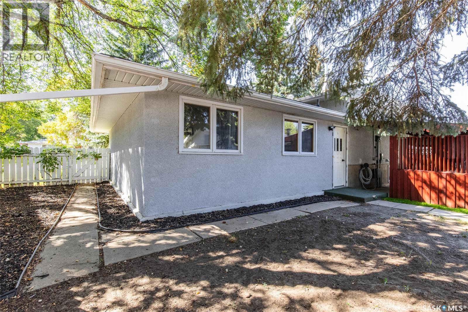 1301 Queen Crescent, Moose Jaw, SK