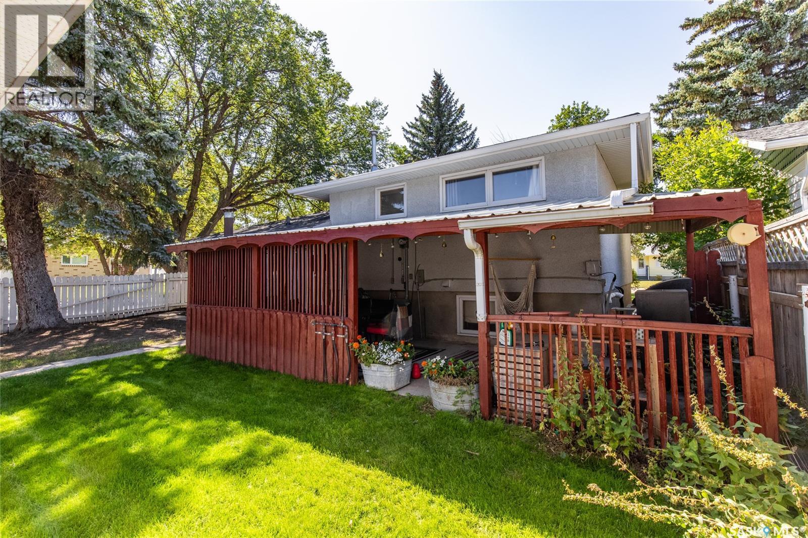 1301 Queen Crescent, Moose Jaw, SK
