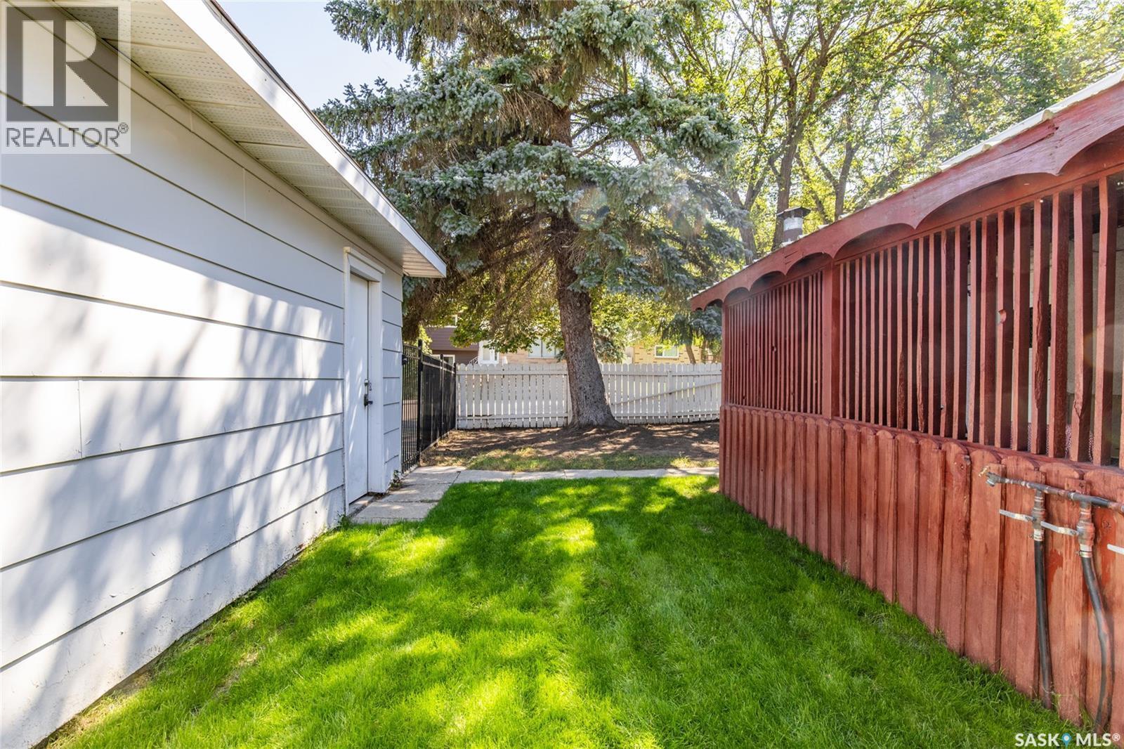 1301 Queen Crescent, Moose Jaw, SK