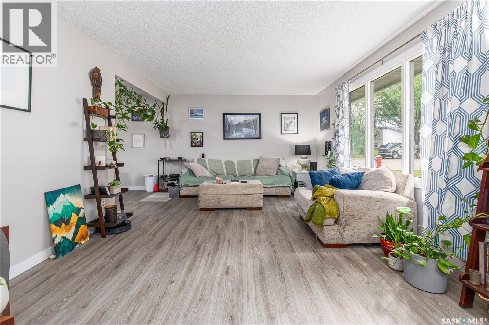 1301 Queen Crescent, Moose Jaw, SK