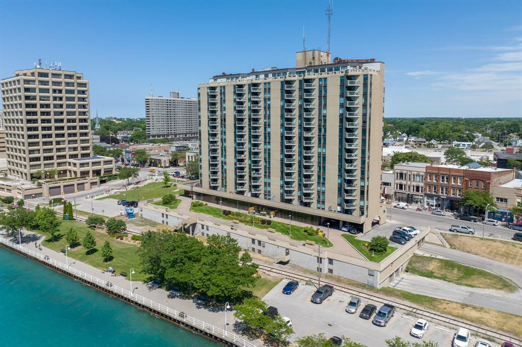 909-155 Front Street North, Sarnia, ON