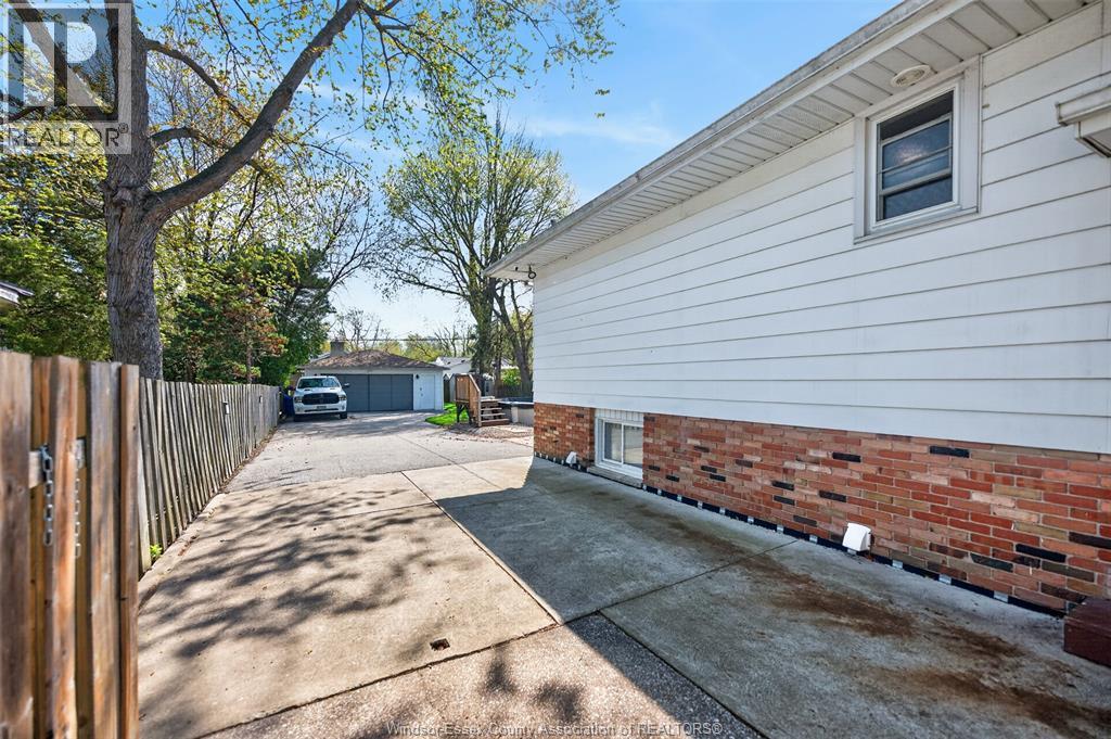 226 Edgewater Boulevard, Tecumseh, ON