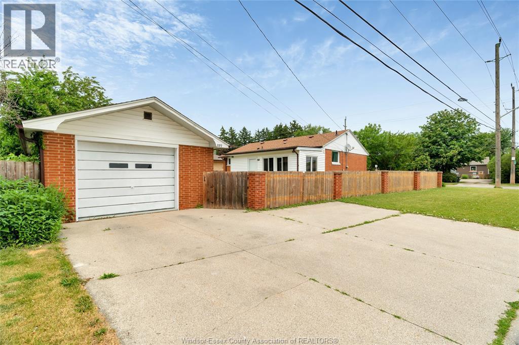 889 Riverdale, Windsor, ON