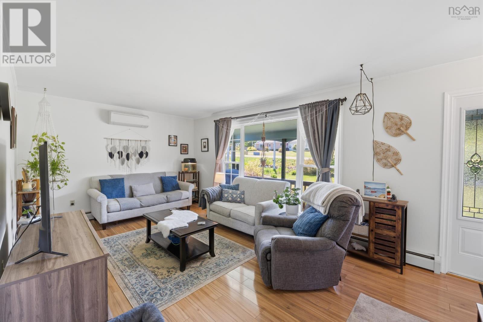 Living Room - 2897 Highway 331, Pentz, NS