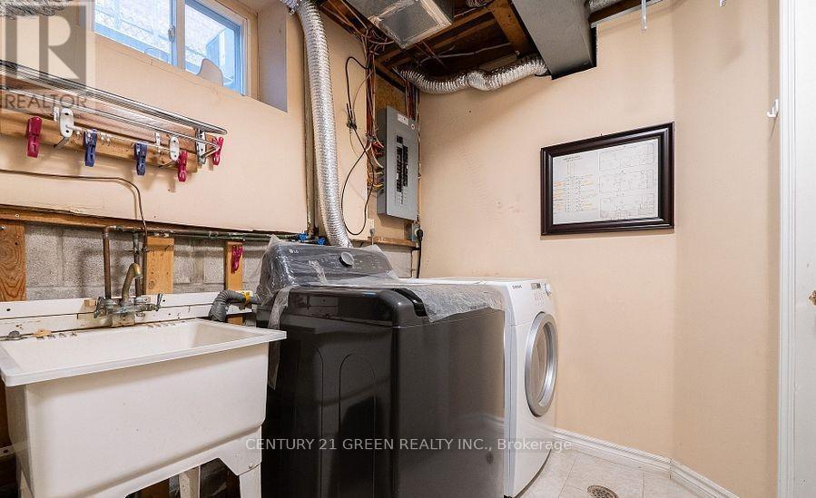 338 Hillside Drive, Mississauga, ON