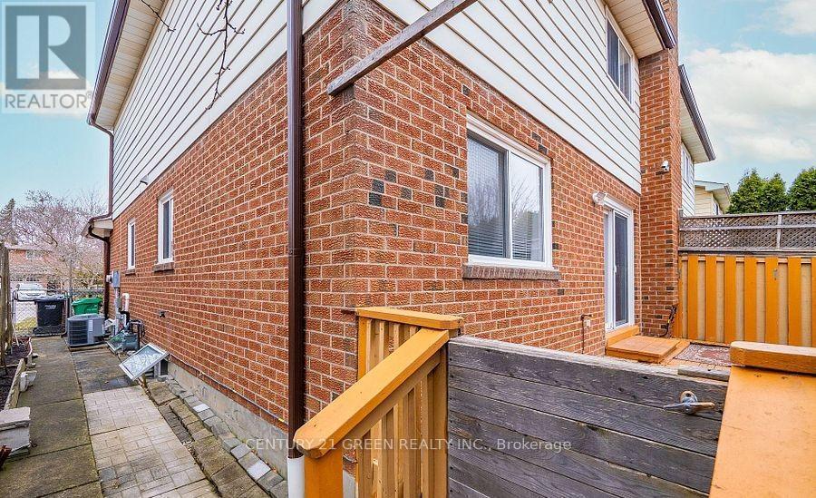 338 Hillside Drive, Mississauga, ON
