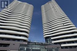 6 FLAVELLE TRAIL Vaughan, ON L4L 0M8