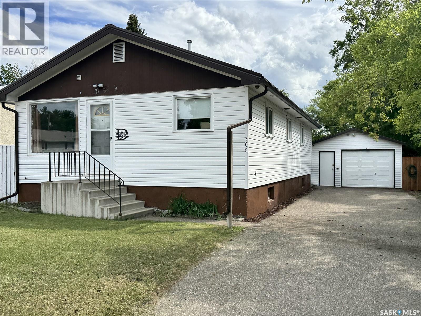 308 7Th Avenue W, Biggar, SK