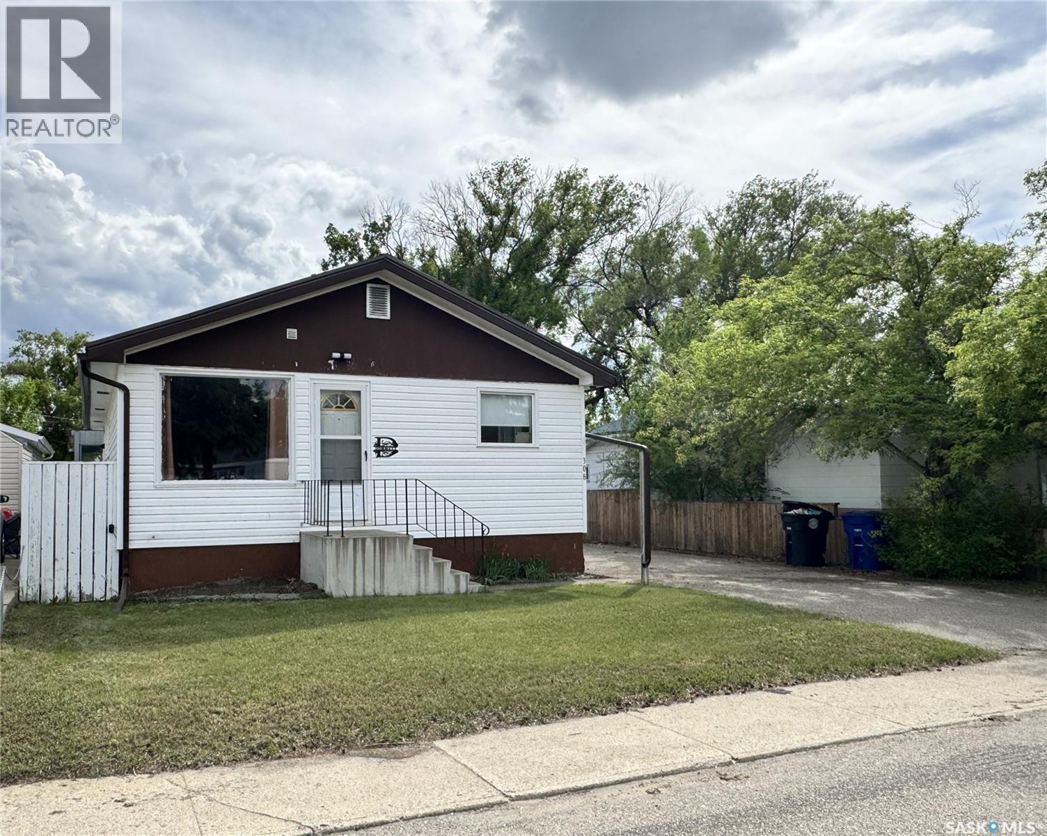 308 7Th Avenue W, Biggar, SK