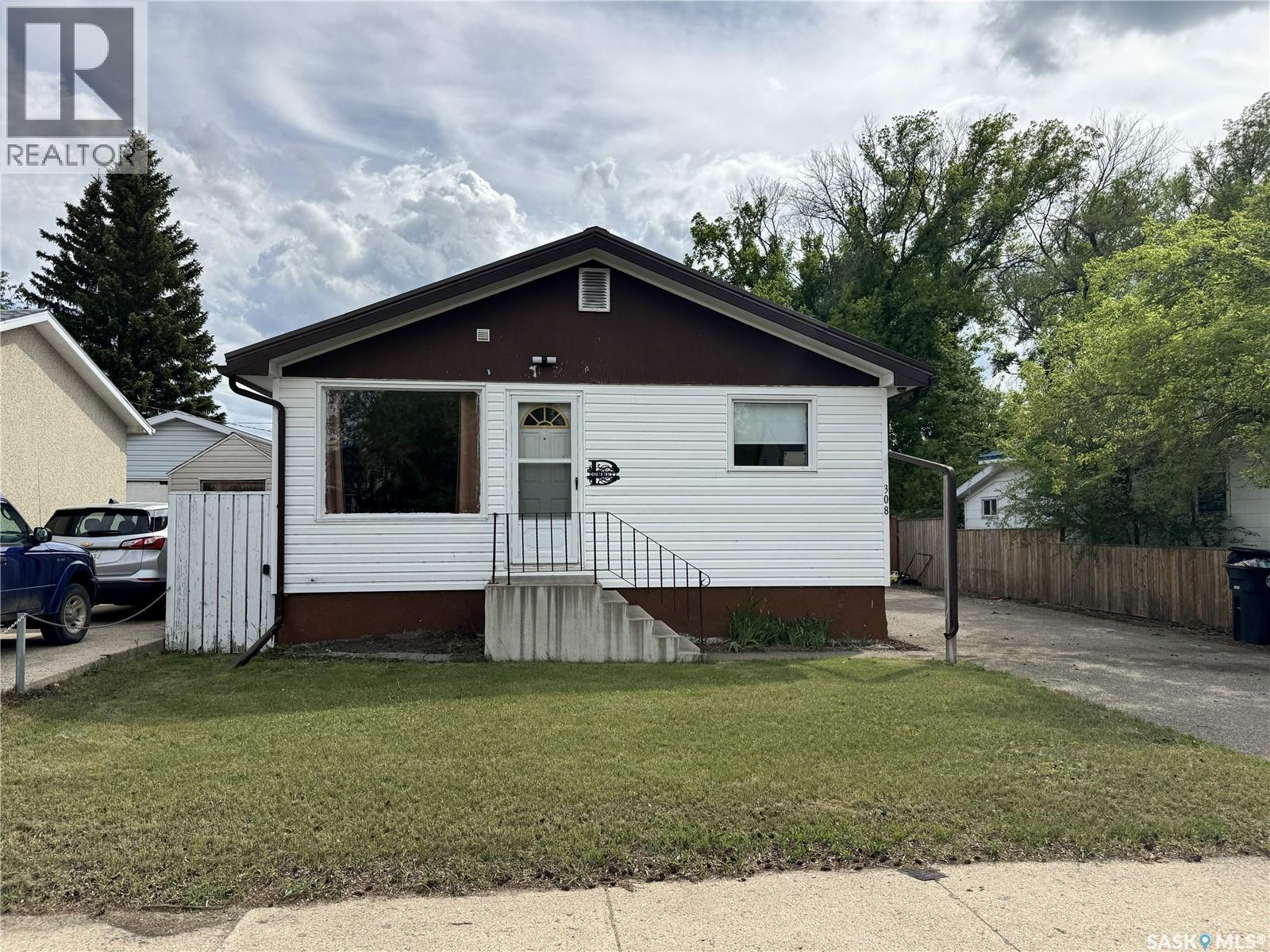 308 7Th Avenue W, Biggar, SK