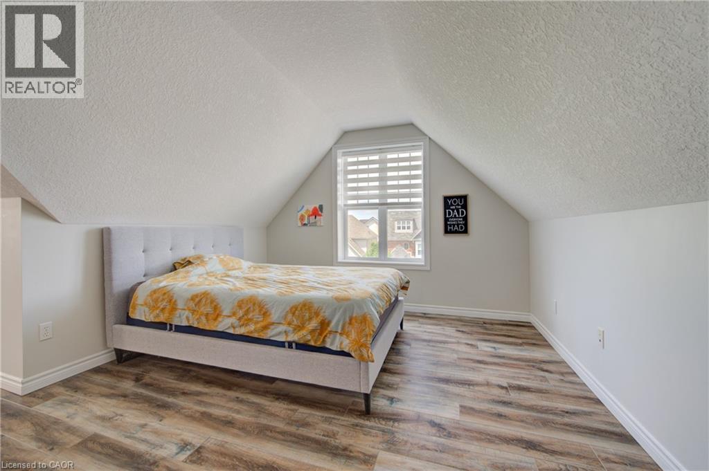 729 Keats Way, Waterloo, ON