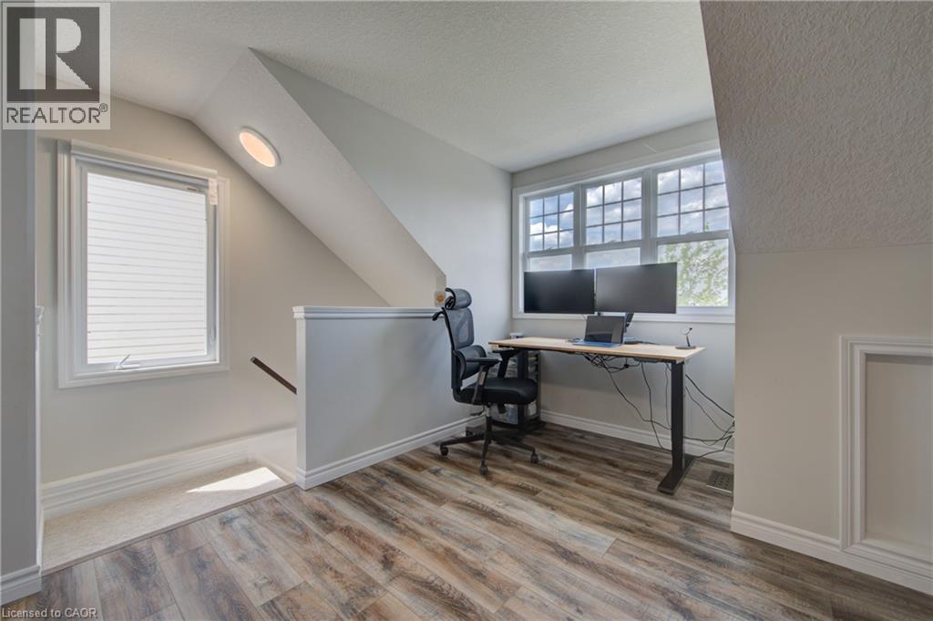729 Keats Way, Waterloo, ON