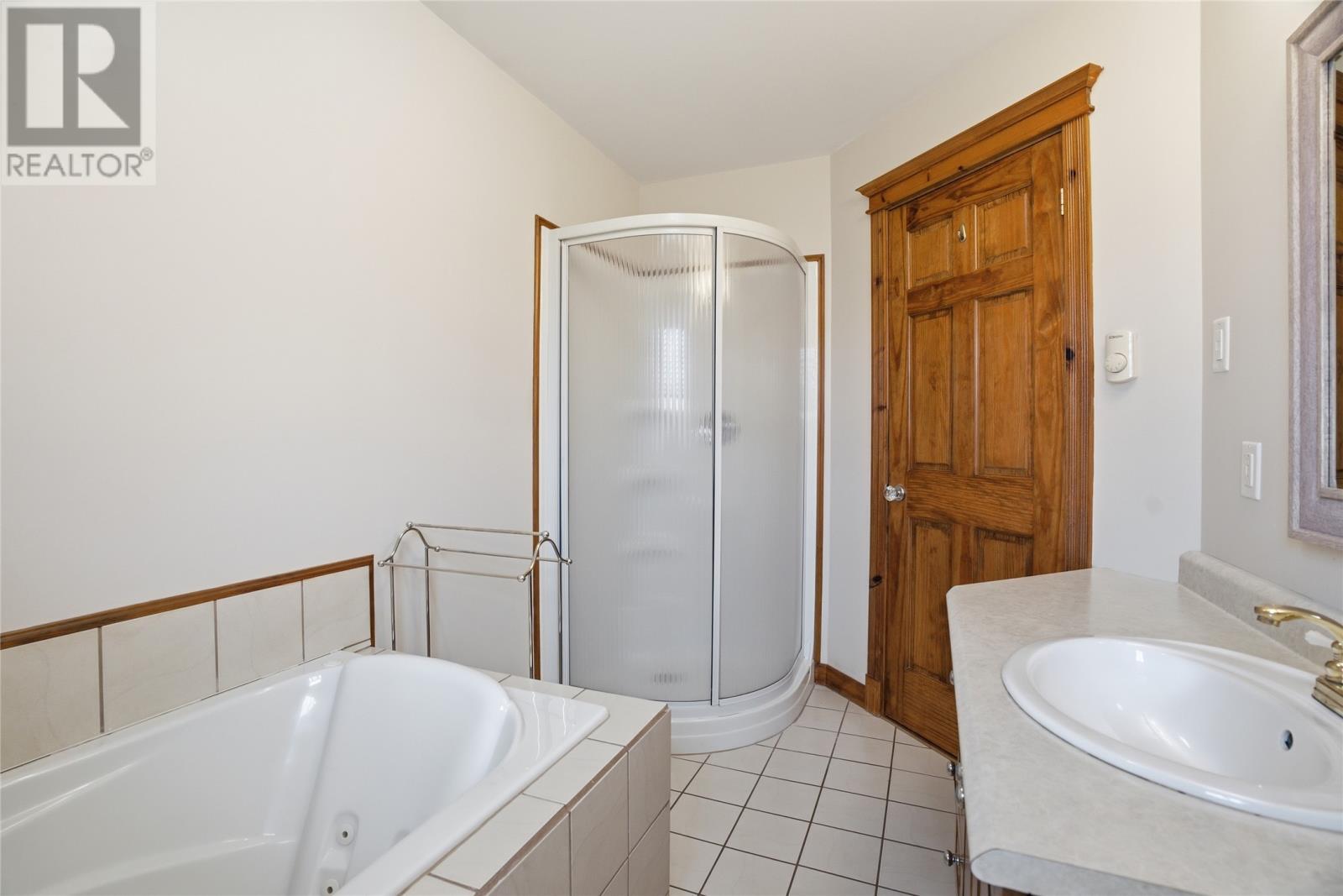 1 Greenwood Street E, Creston South, NL