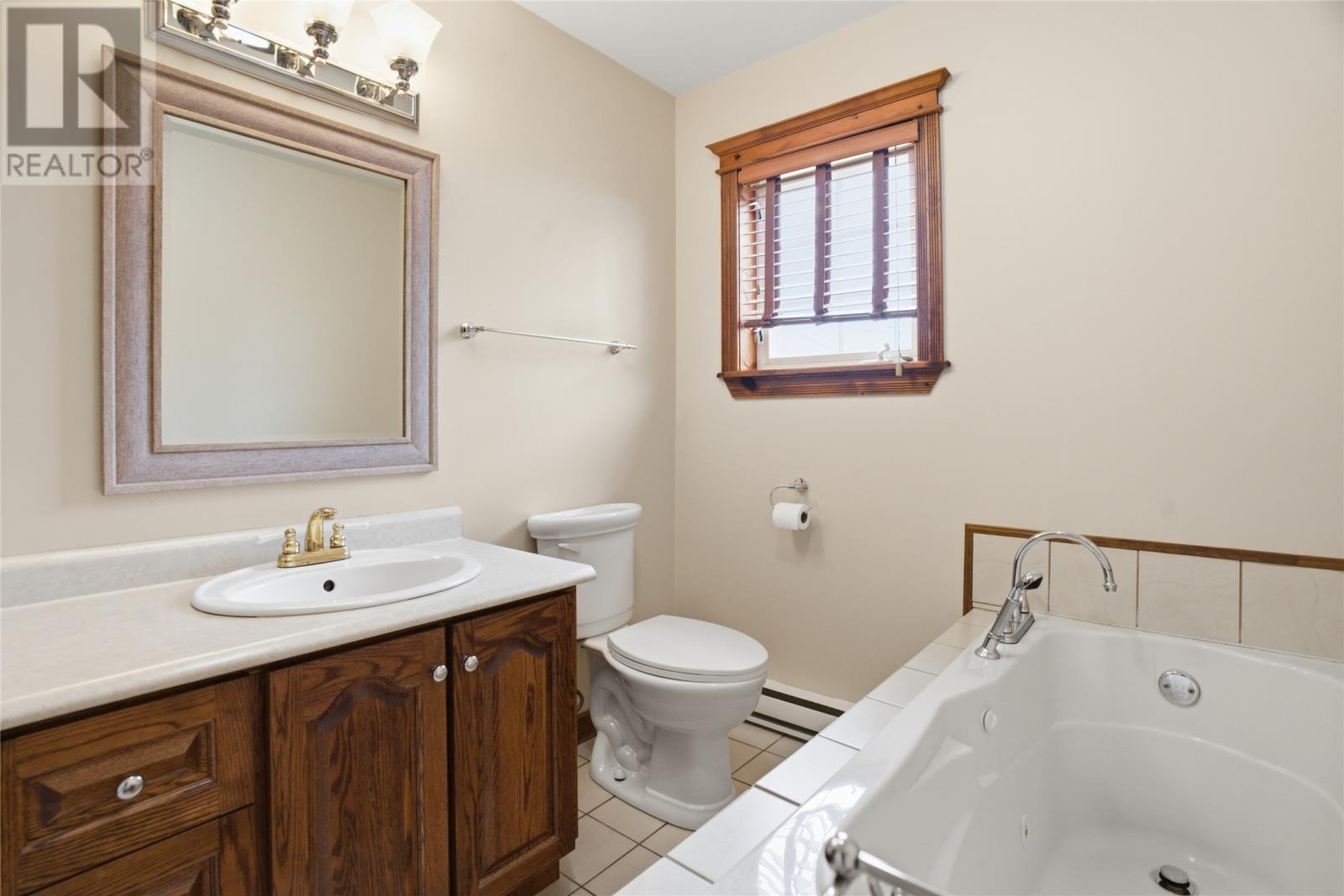 1 Greenwood Street E, Creston South, NL