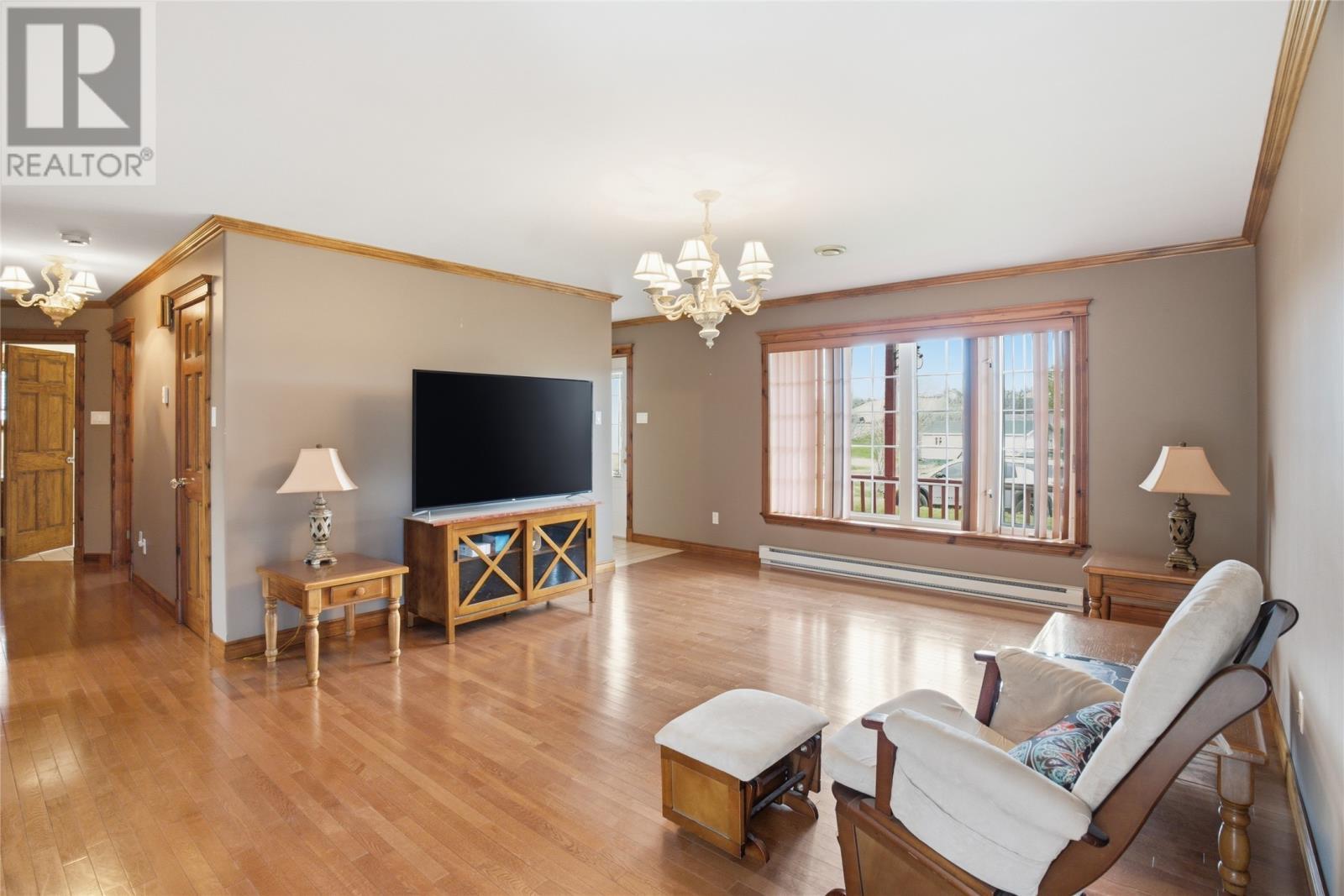 1 Greenwood Street E, Creston South, NL