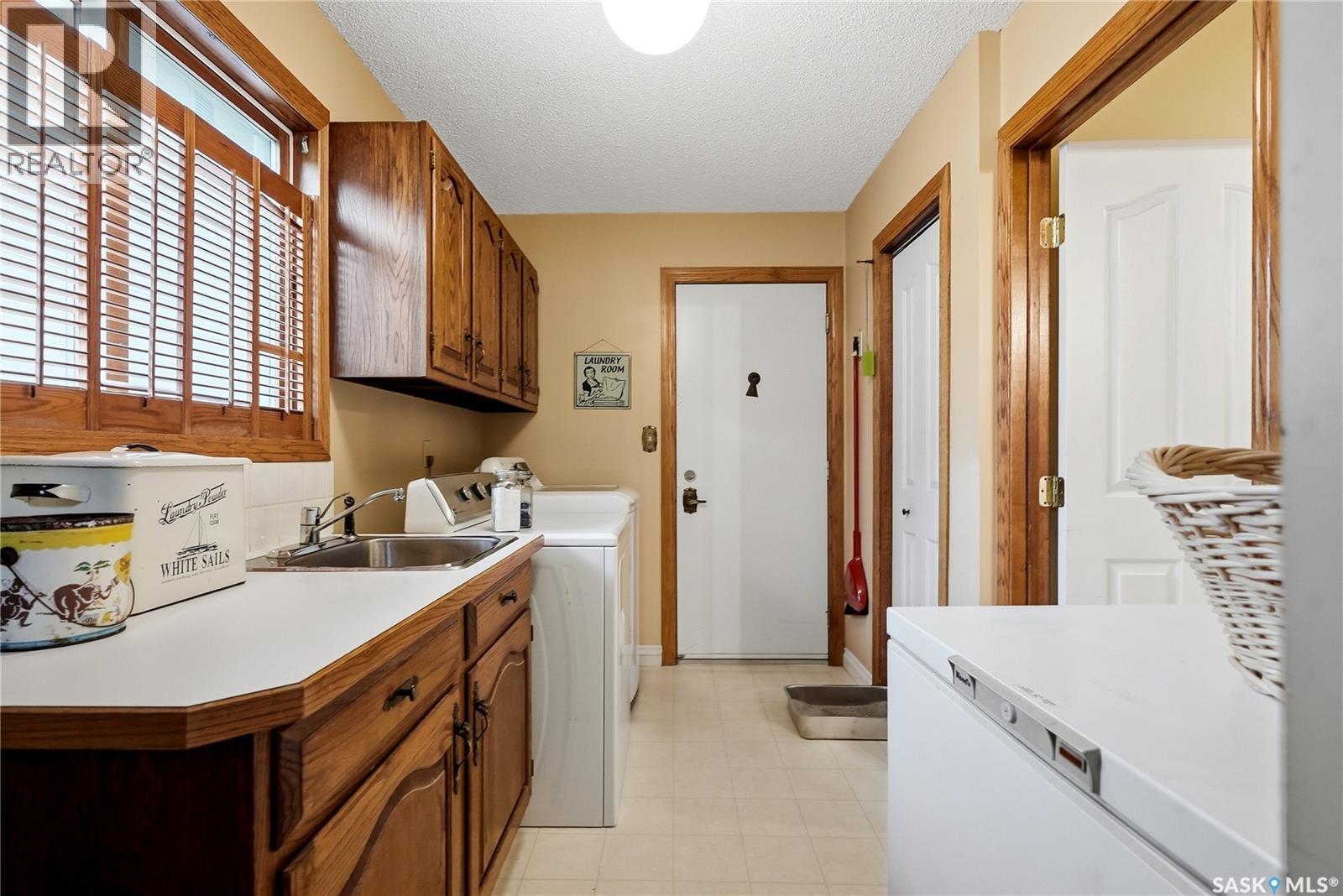 206 Willoughby Crescent, Saskatoon, SK