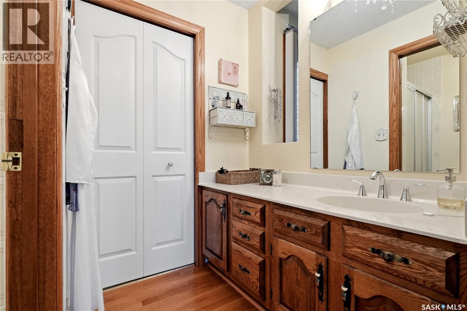 206 Willoughby Crescent, Saskatoon, SK
