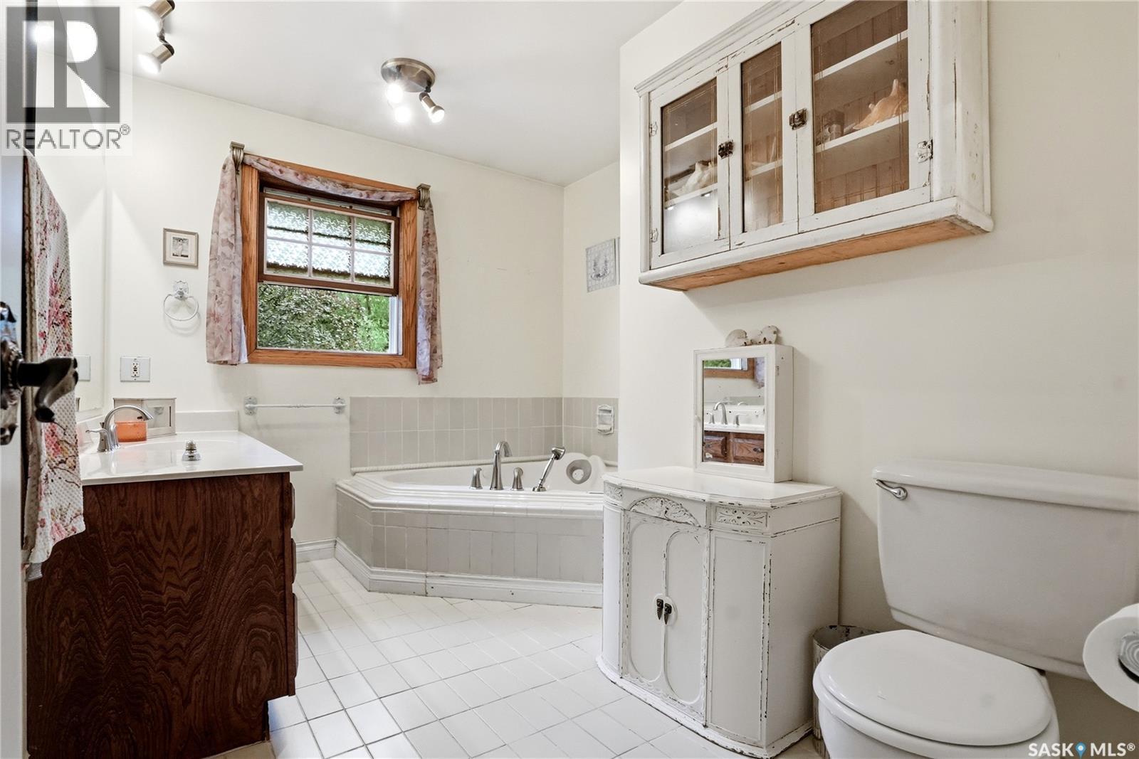 206 Willoughby Crescent, Saskatoon, SK