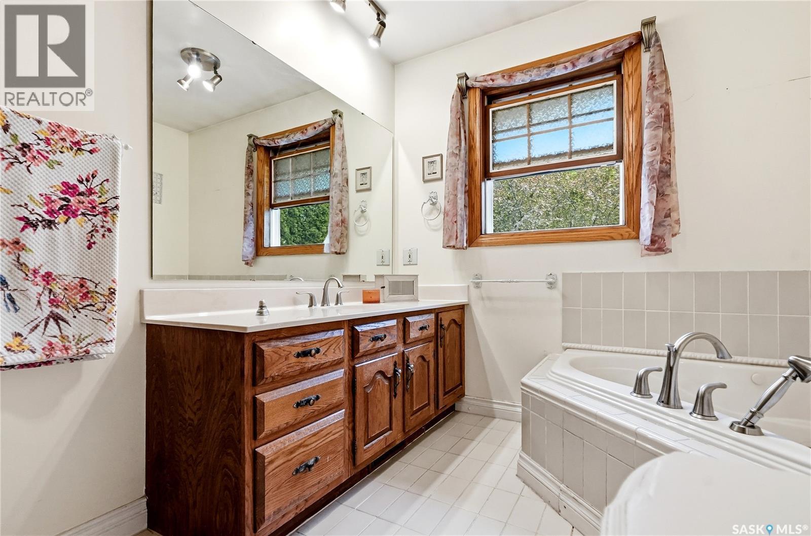 206 Willoughby Crescent, Saskatoon, SK