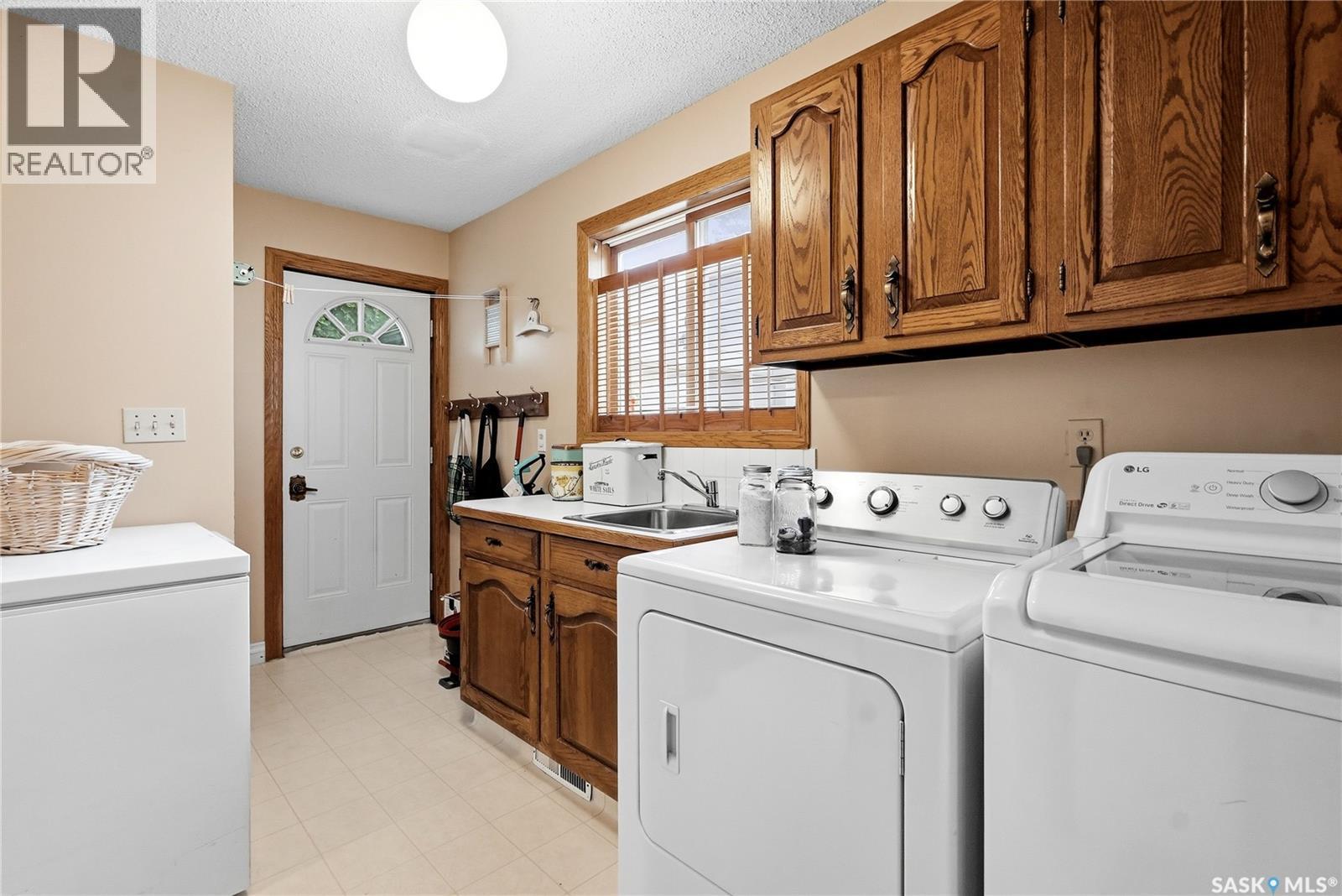 206 Willoughby Crescent, Saskatoon, SK