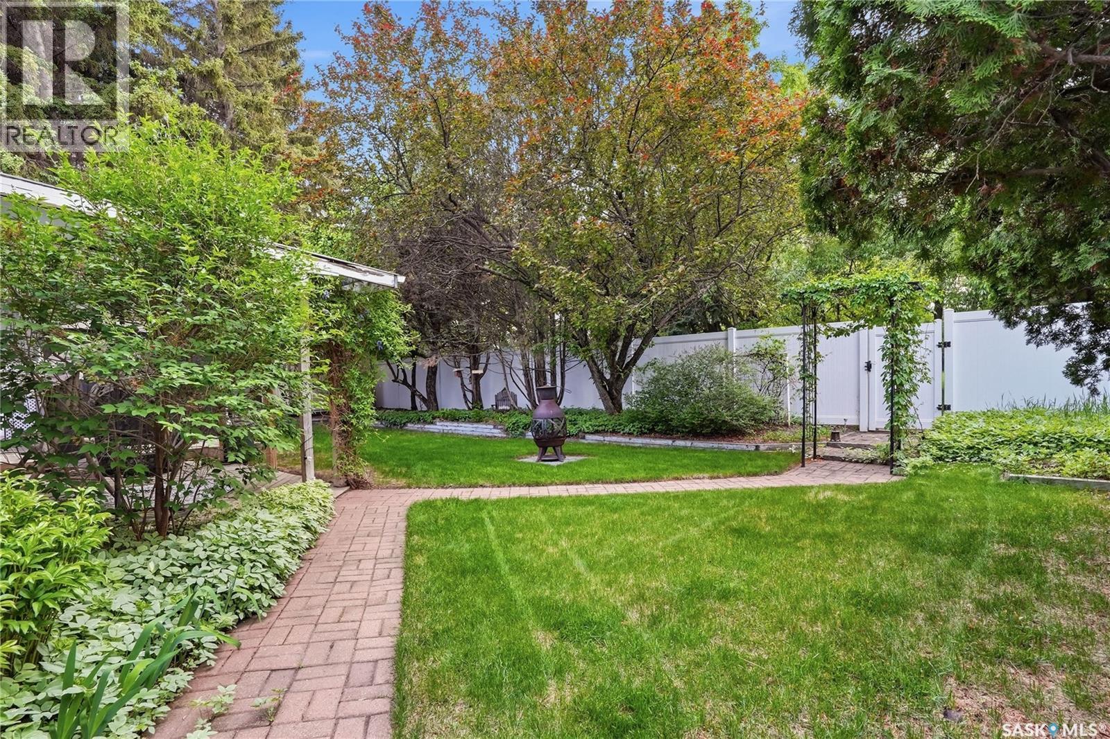 206 Willoughby Crescent, Saskatoon, SK