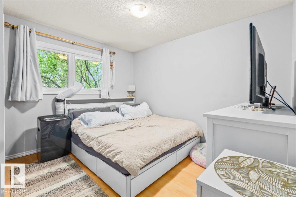 9324 70 Av Nw, Edmonton, AB