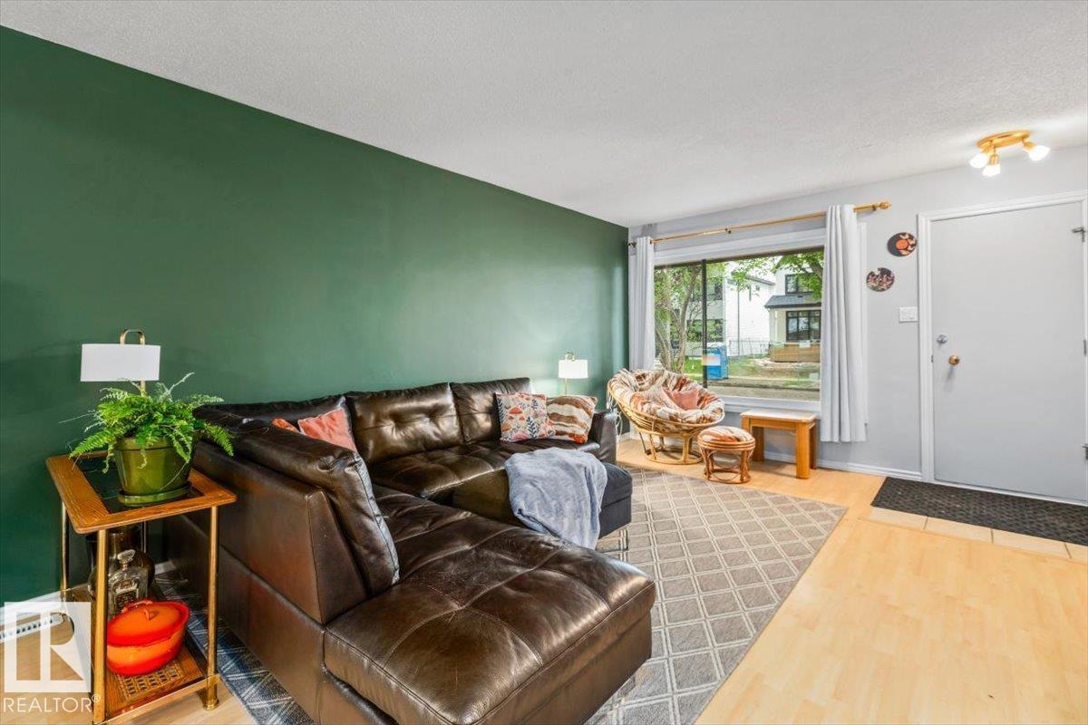 9324 70 Av Nw, Edmonton, AB