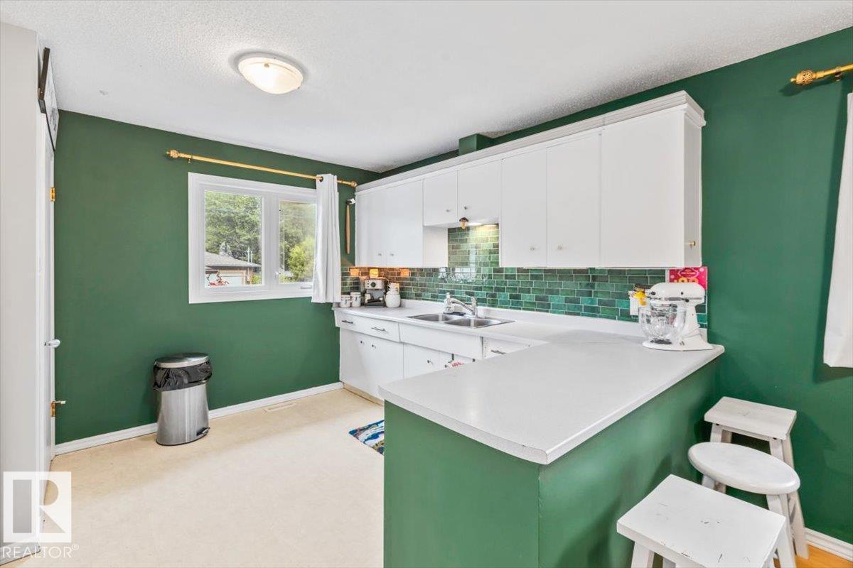 9324 70 Av Nw, Edmonton, AB