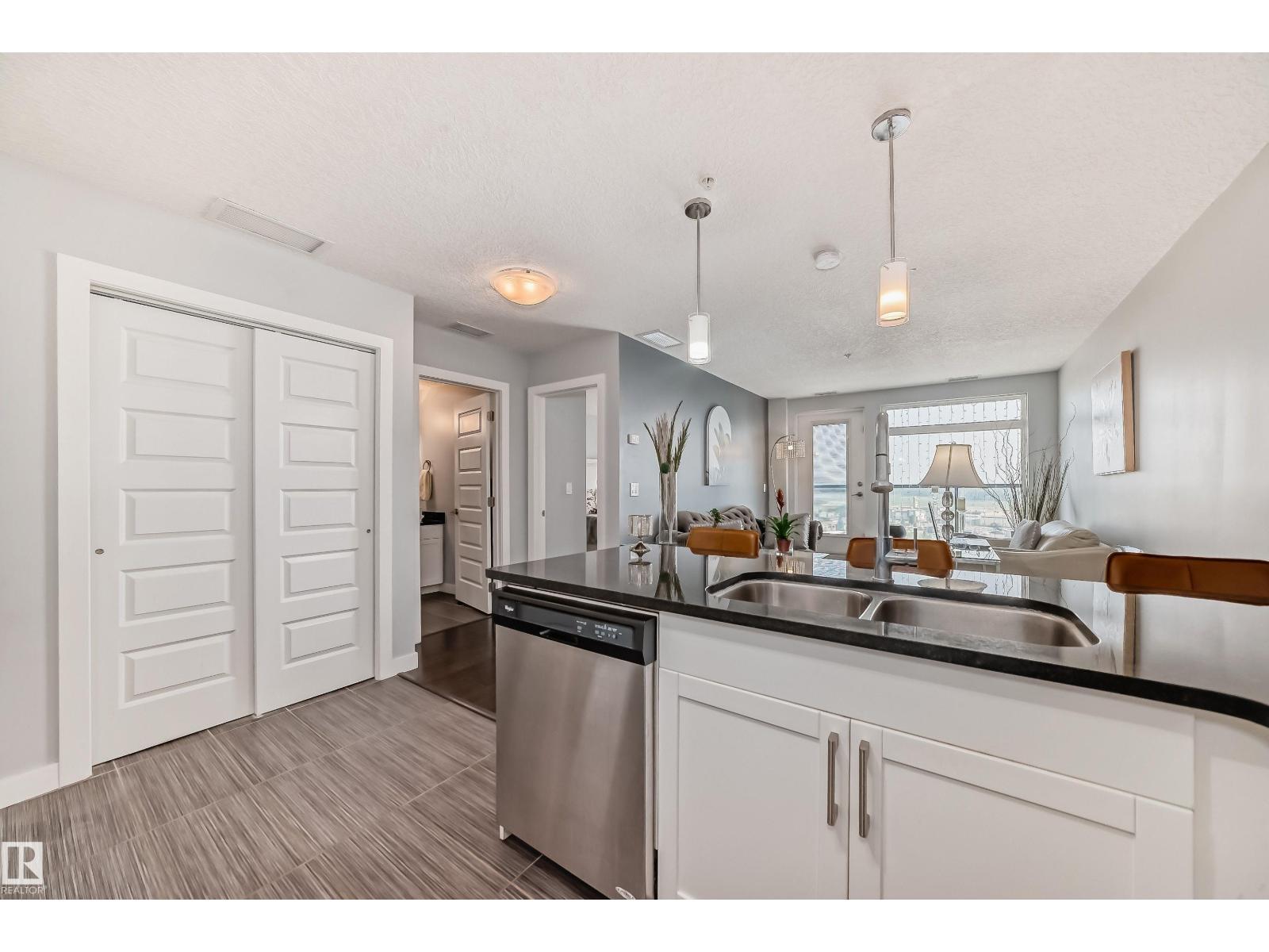 5151 Windermere Bv Sw, Edmonton, AB