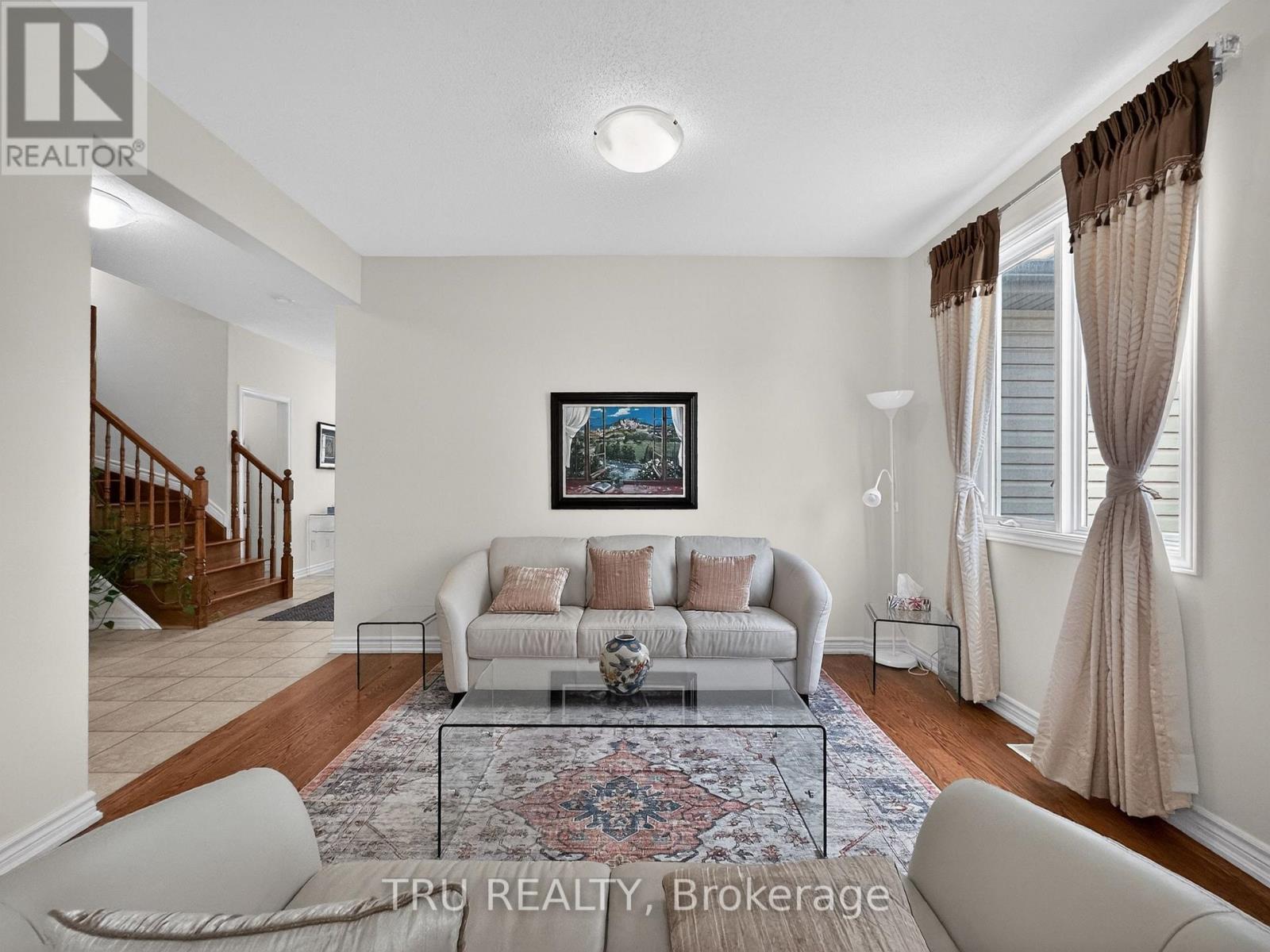 Living Room - 2 - 200 Celtic Ridge Crescent, Ottawa, ON