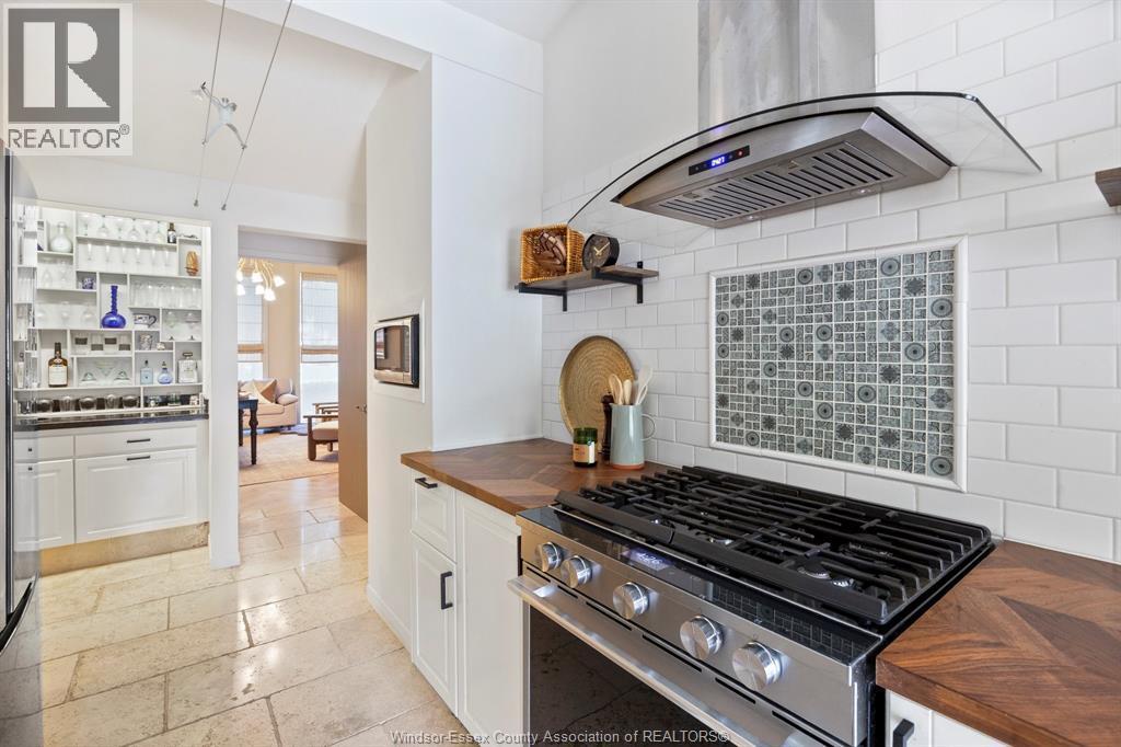 3521 Ouellette, Windsor, ON
