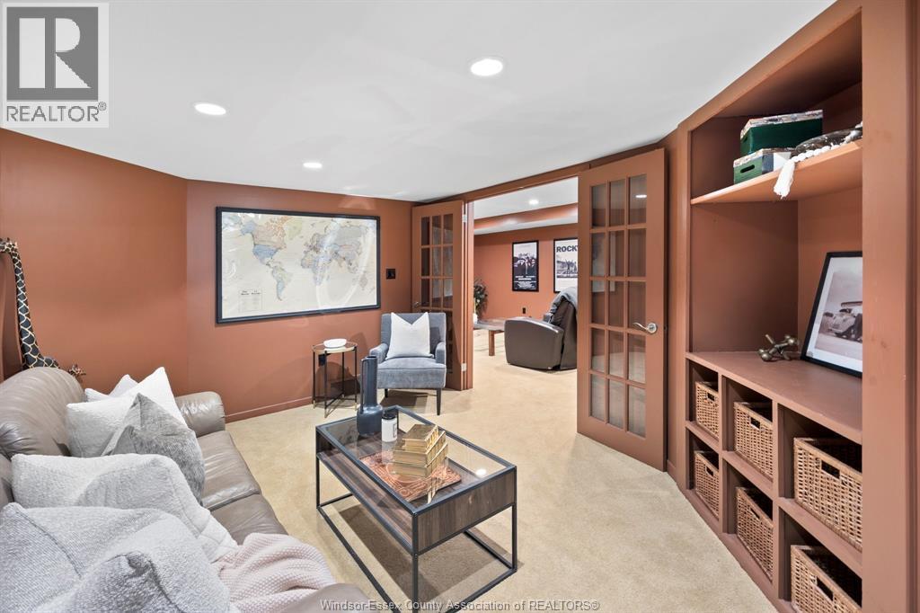 3521 Ouellette, Windsor, ON