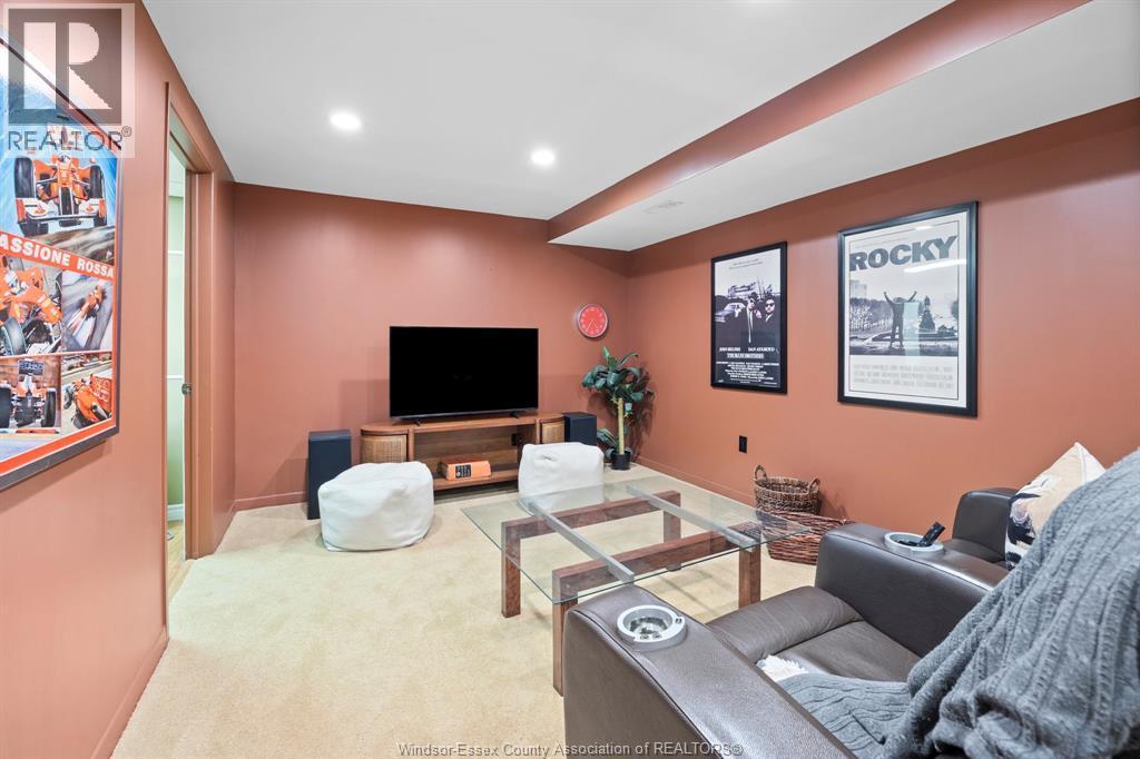 3521 Ouellette, Windsor, ON