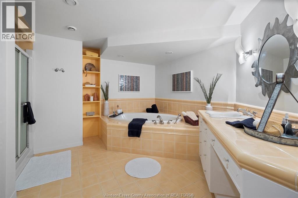 3521 Ouellette, Windsor, ON
