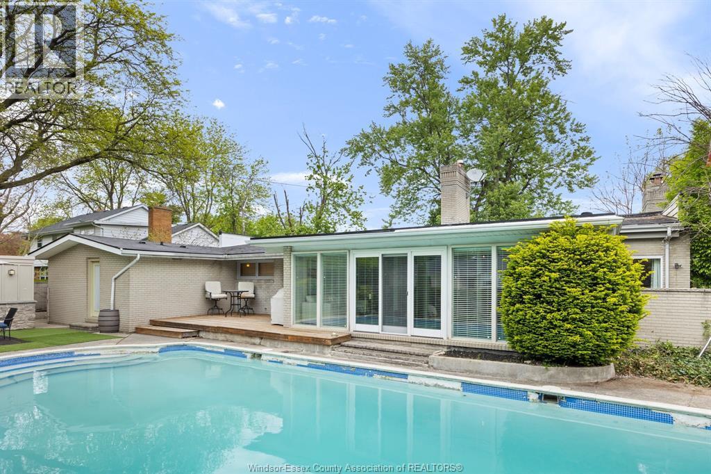 3521 Ouellette, Windsor, ON
