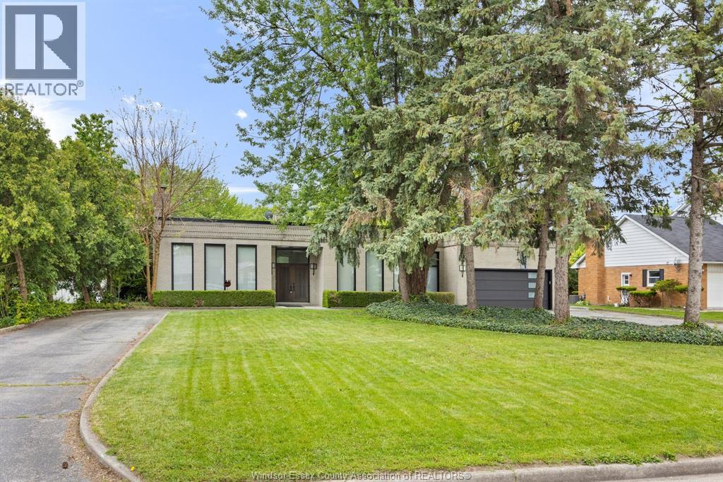3521 Ouellette, Windsor, ON