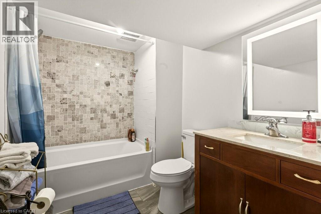 120 Chilton Drive, Hamilton, ON