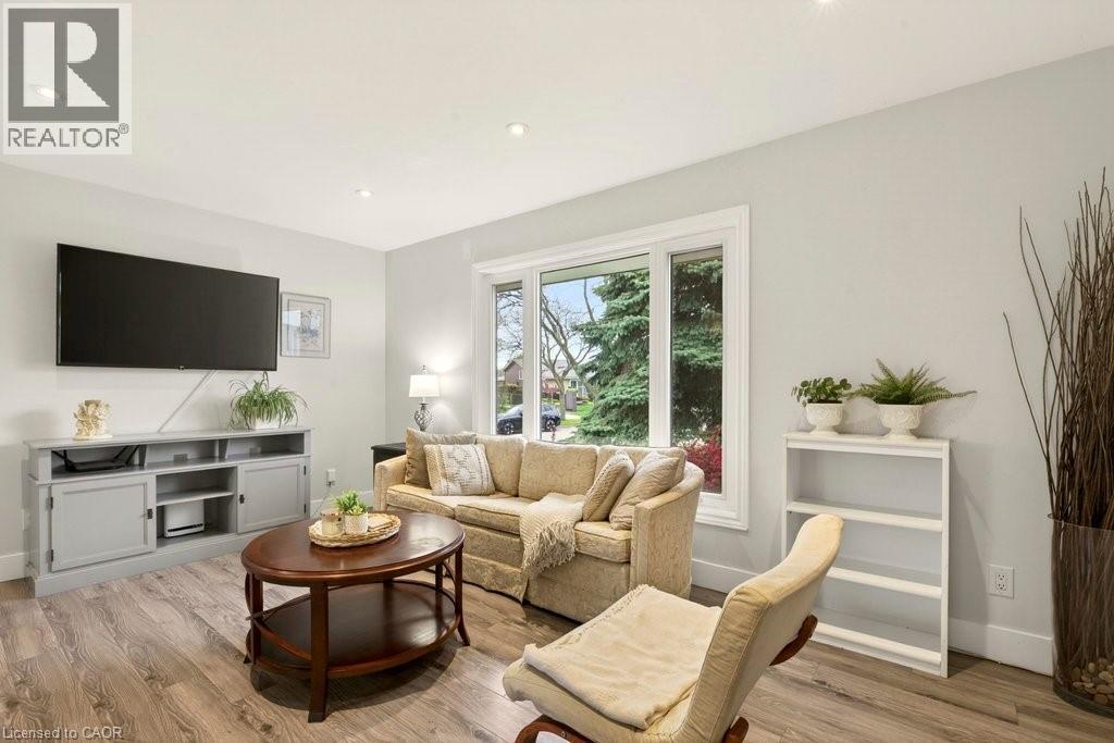 120 Chilton Drive, Hamilton, ON